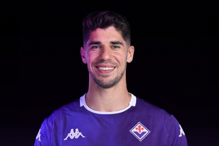 Manor Solomon con la maglia della Fiorentina