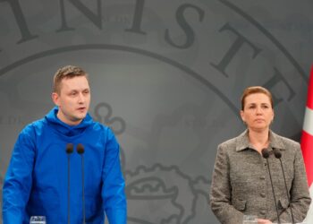 Il primo ministro danese Mette Frederiksen e il primo ministro della groenlandia Jens-Frederik Nielsen