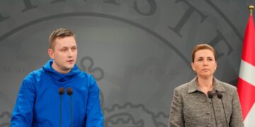 Il primo ministro danese Mette Frederiksen e il primo ministro della groenlandia Jens-Frederik Nielsen