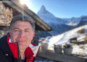 Roberto Eggs lascia Moncler