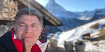 Roberto Eggs lascia Moncler