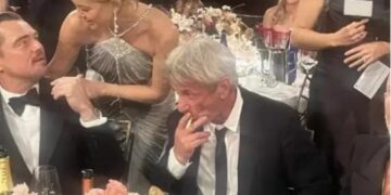 Sean Penn beccato a fumarsi una sigaretta