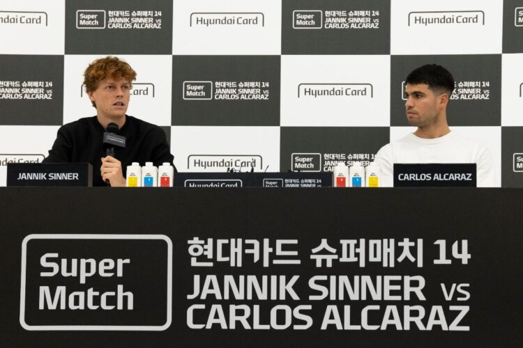 Sinner e Alcaraz prima dell'esibizione a Seul