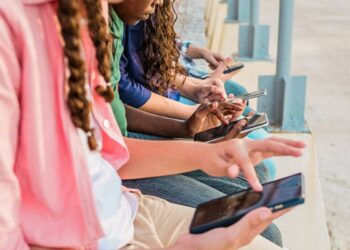 Social vietati ai minori: come funziona nel mondo