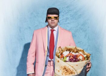 TonyPitony con un kebab gigante