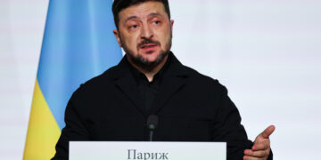 Zelensky: "Nel trilaterale si discuterà dell'Ucraina orientale"