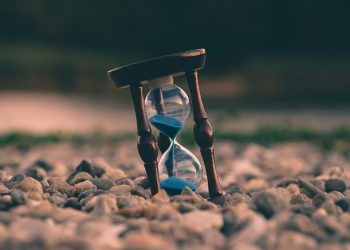 Perché il tempo sembra accelerare con il passare degli anni?