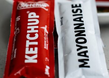 Bustine di ketchup e maionese