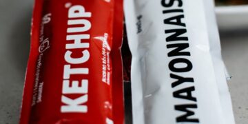 Bustine di ketchup e maionese