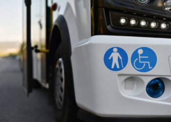 15enne disabile scorda l'abbonamento e viene fatto scendere dal bus