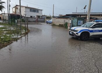Allagamenti alla foce del Tevere a Fiumicino, evacuate 50 persone