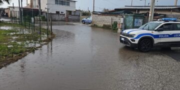 Allagamenti alla foce del Tevere a Fiumicino, evacuate 50 persone