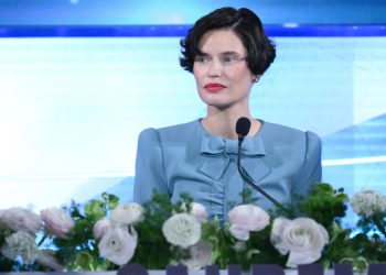 Bianca Balti alla conferenza pre Sanremo