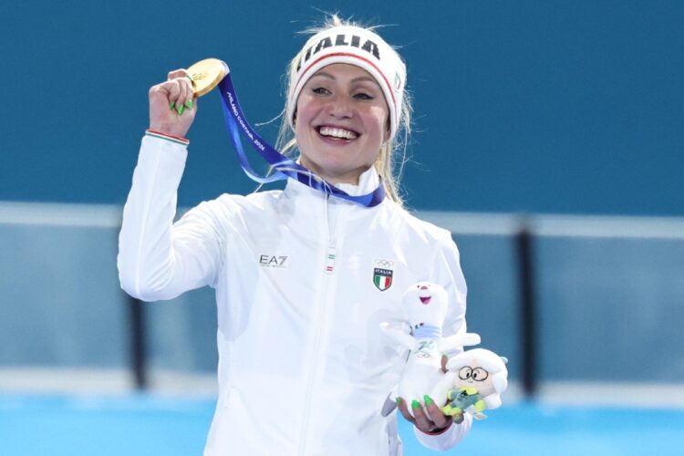Francesca Lollobrigida con la medaglia d'oro