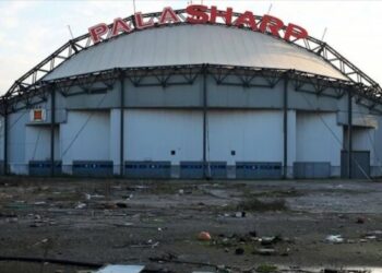 Gli antagonisti occupano l'ex Palasharp a Milano