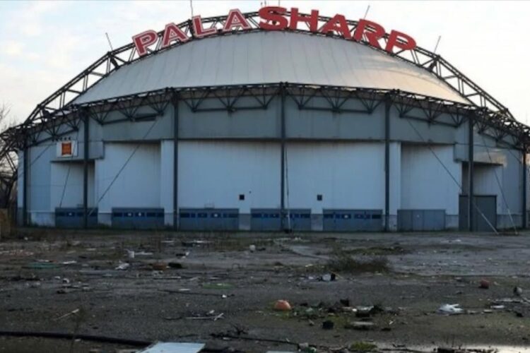 Gli antagonisti occupano l'ex Palasharp a Milano