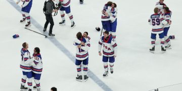 I festeggiamenti dei giocatori della squadra olimpica di Hockey degli Stati Uniti