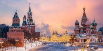 Il Cremlino conferma i contatti tra Russia e Francia