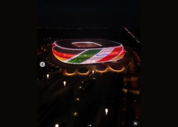 L'Allianz Stadium illuminato con i colori della bandiera italiana