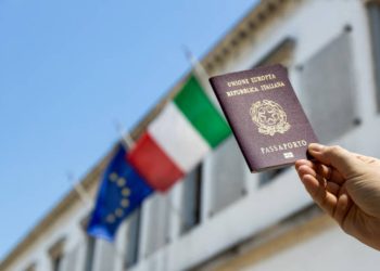 Passaporto simbolo della cittadinanza italiana