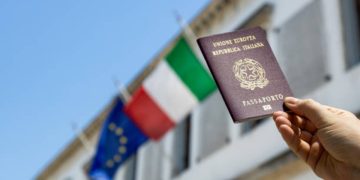 Passaporto simbolo della cittadinanza italiana