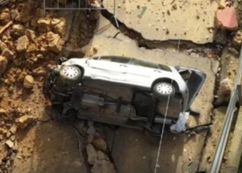 L'auto simbolo della frana di Niscemi è crollata