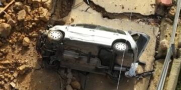 L'auto simbolo della frana di Niscemi è crollata