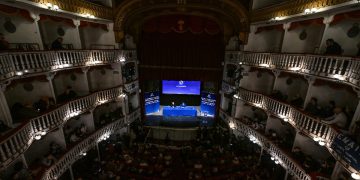 L'interno del Teatro Sannazaro