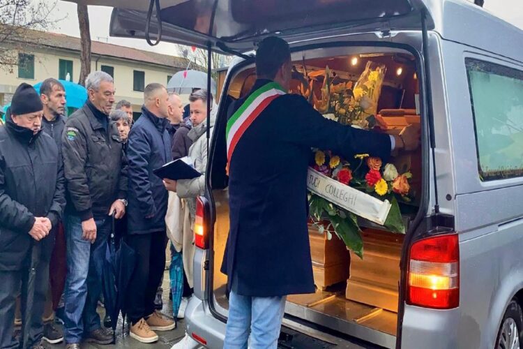 L'ultimo saluto alla famiglia Kola