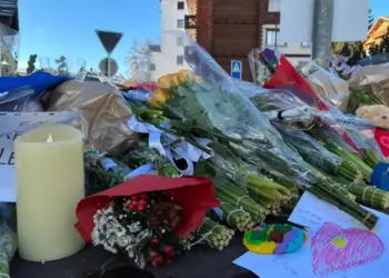 Rogo nel memoriale delle vittime nella strage di Capodanno a Crans-Montana