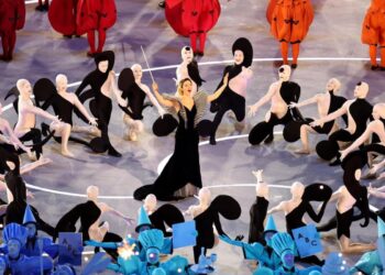 Matilda De Angelis alla cerimonia di apertura dei Giochi Olimpici invernali di Milano-Cortina