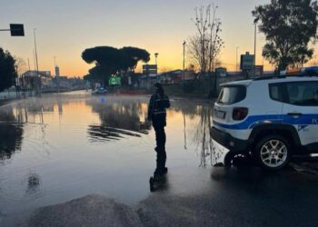 Tubatura rotta a via Prenestina a Roma