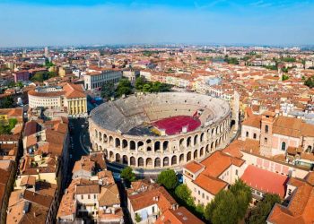 Una veduta aerea dell'Arena di Verona