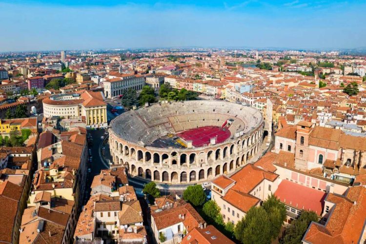 Una veduta aerea dell'Arena di Verona