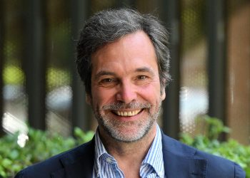 Un primo piano di Marco Lollobrigida