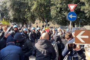 Parco degli acquedotti, anarchici identificati e portati via dalla polizia