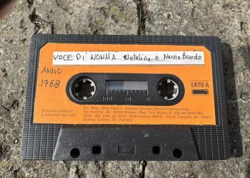 Cassetta con voce dei nonni