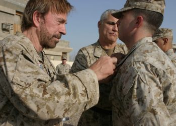 È morto Chuck Norris: l’icona di “Walker, Texas Ranger” aveva 86 anni