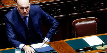 Crosetto a Dubai: la versione che non torna