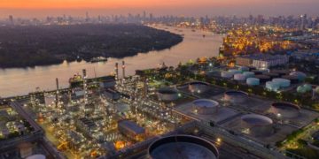 Due raffinerie di petrolio colpite da droni in Kuwait