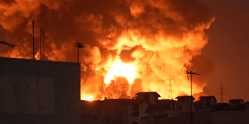 Fiamme provenienti dal 'Shahran Oil Warehouse_Vahid Online_Vahid