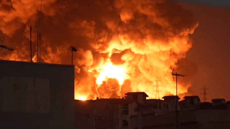 Fiamme provenienti dal 'Shahran Oil Warehouse_Vahid Online_Vahid