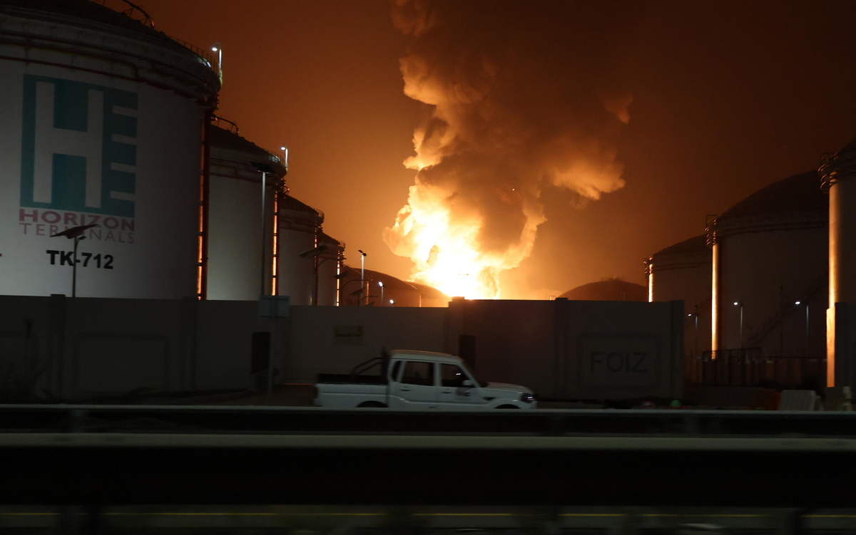 Fire at Fujeirah oil facility_ANSA