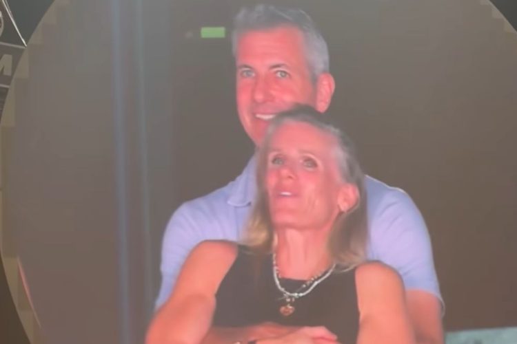 Kiss cam al concerto dei Coldplay