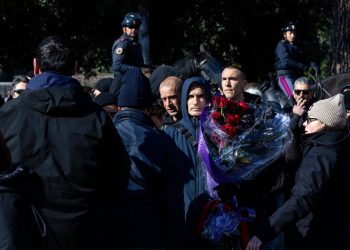 La polizia intercetta un gruppo di anarchici in via Lemonia