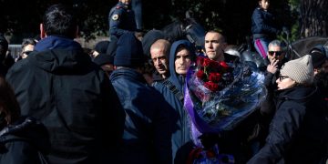 La polizia intercetta un gruppo di anarchici in via Lemonia