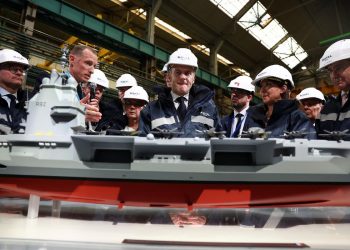 La presentazione della portaerei France Libre