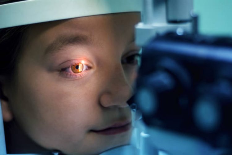 Nuova terapia per i danni alla cornea