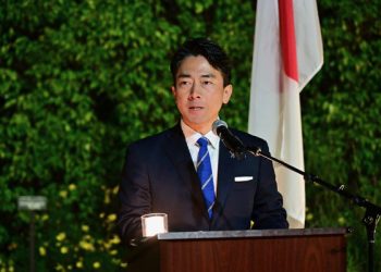 Il ministro della Difesa del Giappone Shinjirō Koizumi