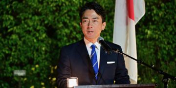 Il ministro della Difesa del Giappone Shinjirō Koizumi